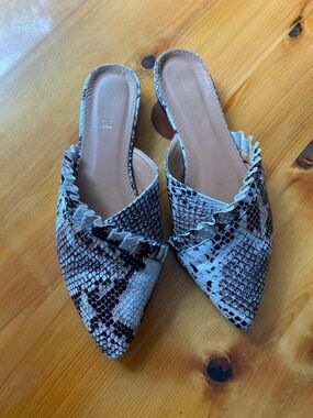 SHEIN Snake-Print Pointed Mules in Neutral Black & Cream